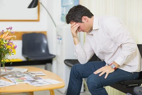 A man thinks of treating prostatitis medications