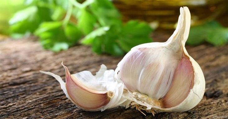 Folk remedies based on garlic are widely used for prostatitis.
